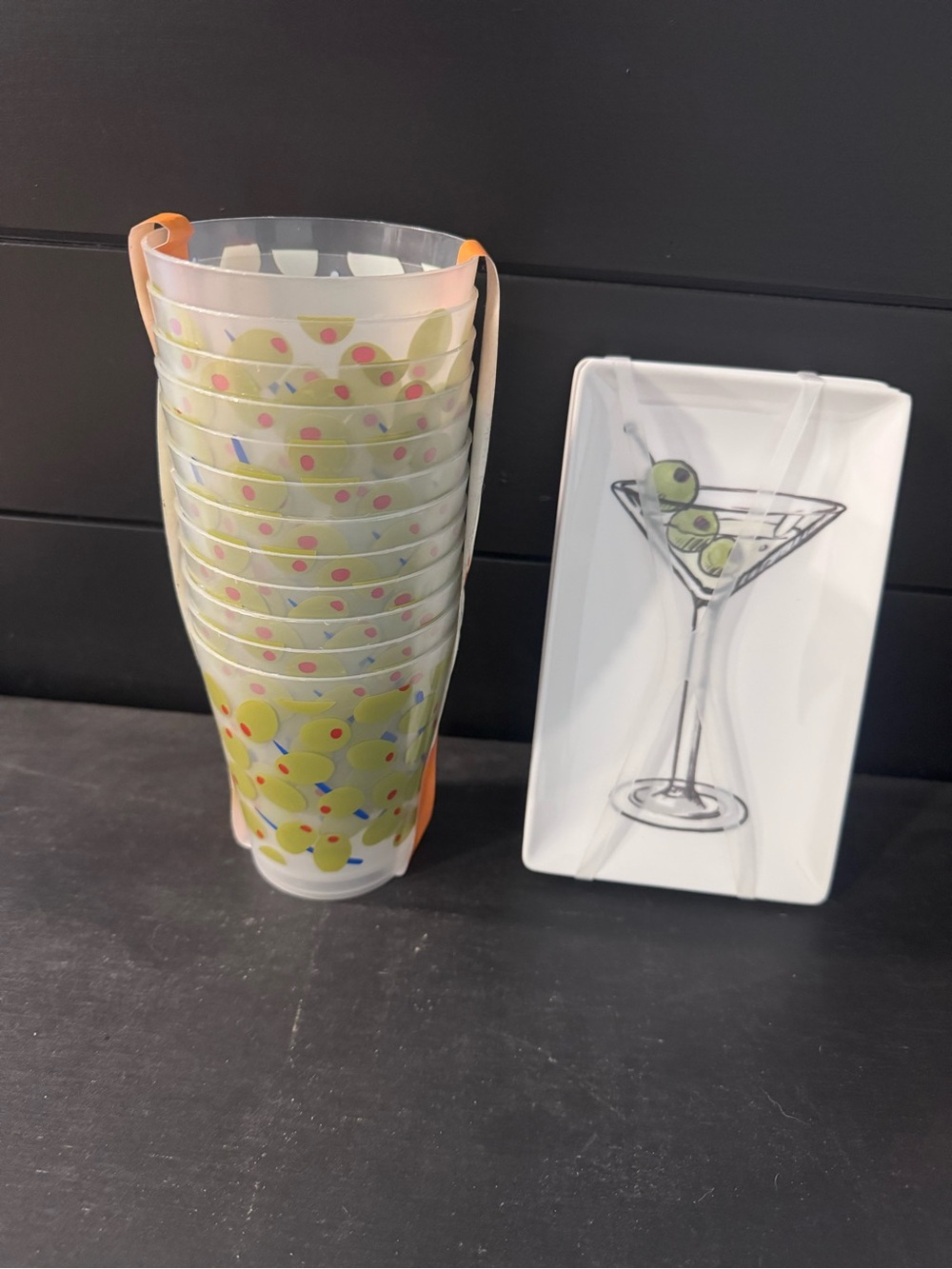 NWT C&C California Green Olive Print Plastic  Cups Pack of 12 & set of 4 plates